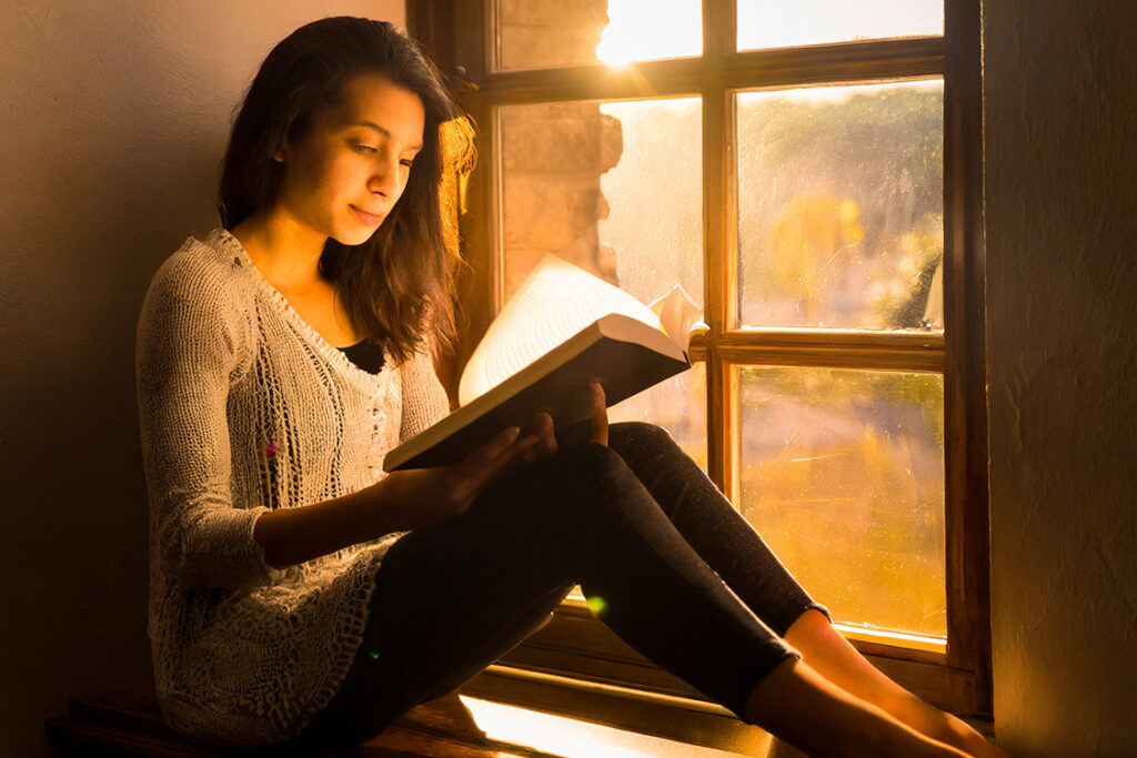 Firefly-photographs-of-women-reading-by-a-window-96149